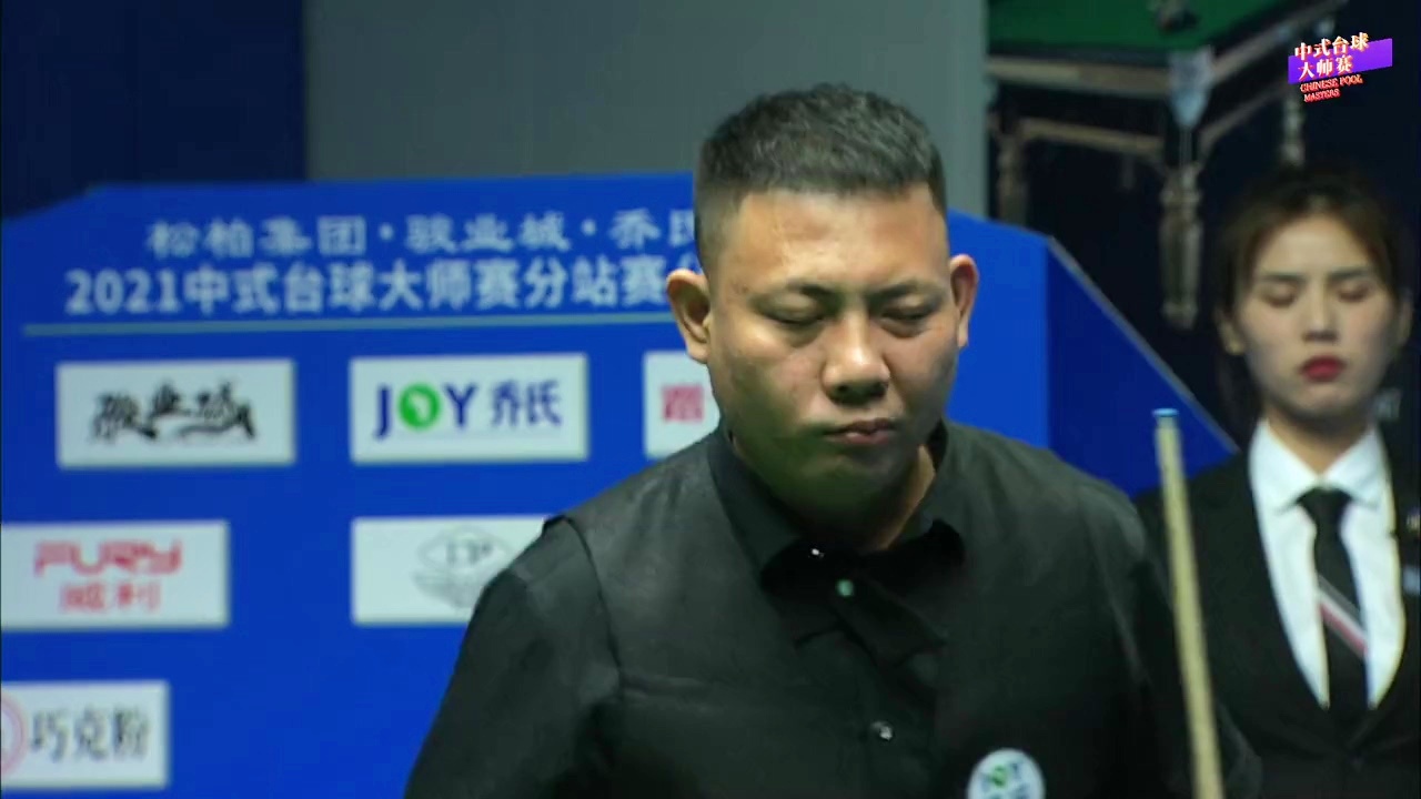 她在铁饼项 她在铁饼项