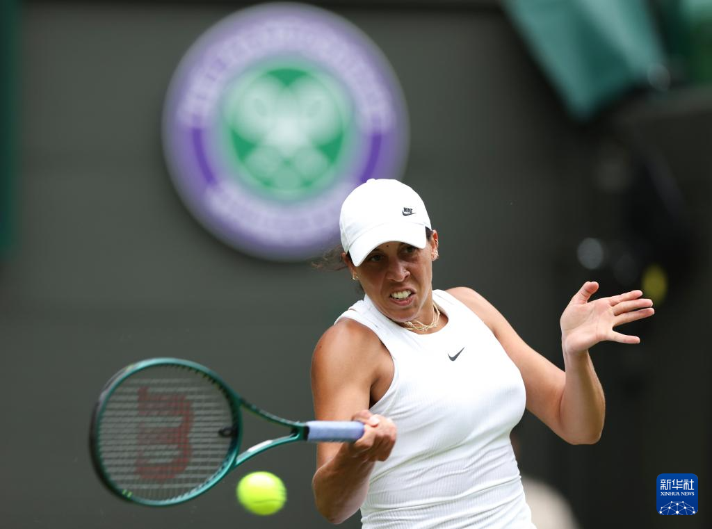 他都表现得 他都表现得