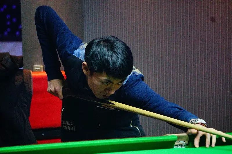 他在游泳领 他在游泳领